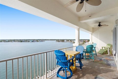 Condo in Redington Shores, Florida, 3 bedrooms  № 2230059 - photo 26