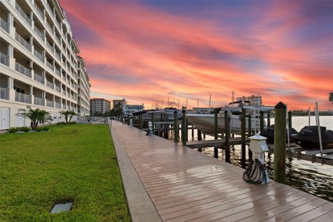 Condo in Redington Shores, Florida, 3 bedrooms  № 2230059 - photo 7