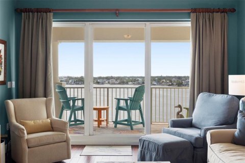 Condo in Redington Shores, Florida, 3 bedrooms  № 2230059 - photo 23