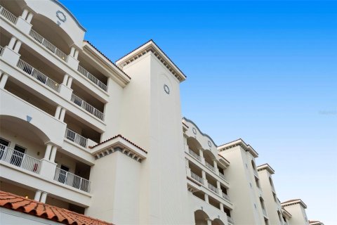 Condo in Redington Shores, Florida, 3 bedrooms  № 2230059 - photo 9