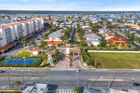 Condo in Redington Shores, Florida, 3 bedrooms  № 2230059 - photo 5