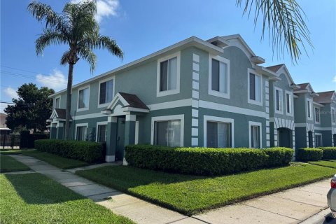 Adosado en alquiler en Brandon, Florida, 3 dormitorios, 126.72 m2 № 1831306 - foto 1