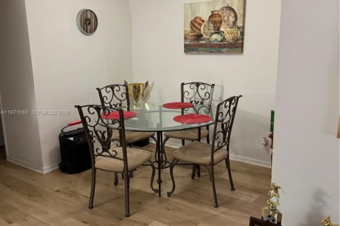 Copropriété à vendre à Hollywood, Floride: 1 chambre, 55.46 m2 № 2032554 - photo 12