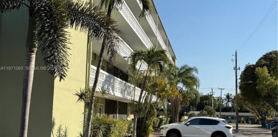 Studio à Condo à Hollywood, Floride  № 2032554