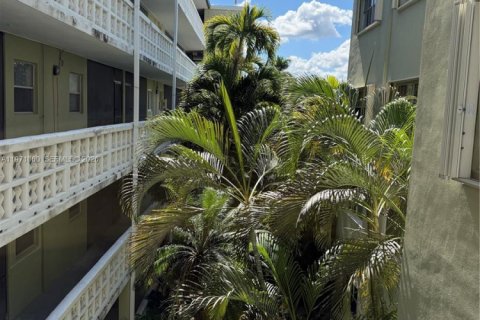 Copropriété à vendre à Hollywood, Floride: 1 chambre, 55.46 m2 № 2032554 - photo 11