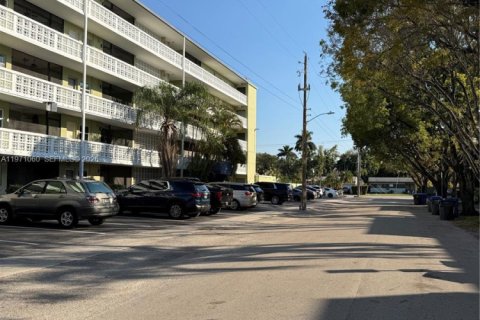 Copropriété à vendre à Hollywood, Floride: 1 chambre, 55.46 m2 № 2032554 - photo 2