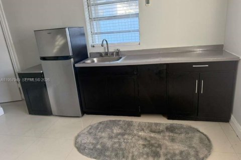Commercial property in Miami, Florida 1 bedroom, 175.4 sq.m. № 2024430