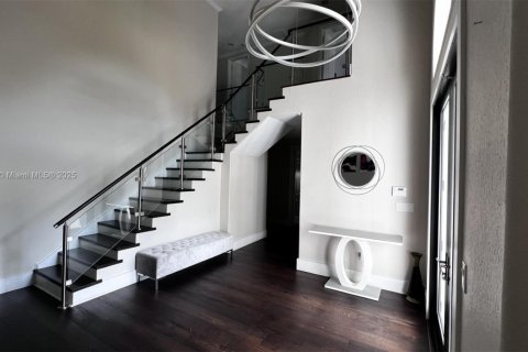 Снять в аренду виллу или дом в Катлер-Бей, Флорида 5 спален, 366.5м2, № 1942413 - фото 3