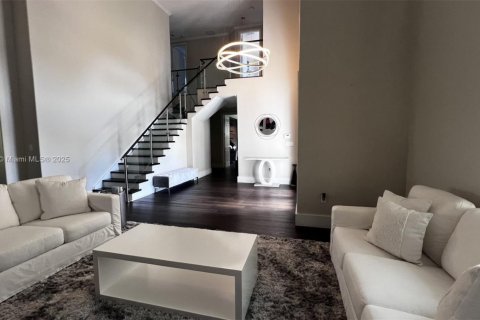 Снять в аренду виллу или дом в Катлер-Бей, Флорида 5 спален, 366.5м2, № 1942413 - фото 6