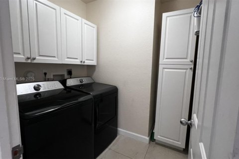 Снять в аренду виллу или дом в Катлер-Бей, Флорида 5 спален, 366.5м2, № 1942413 - фото 25