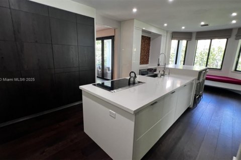 Снять в аренду виллу или дом в Катлер-Бей, Флорида 5 спален, 366.5м2, № 1942413 - фото 14