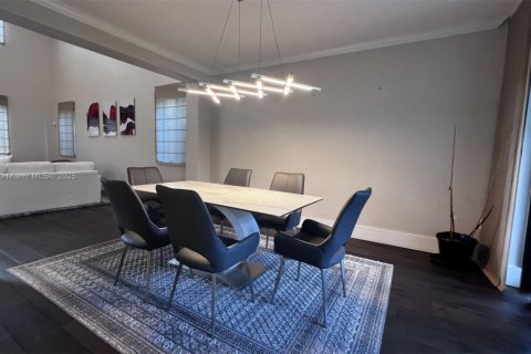 Снять в аренду виллу или дом в Катлер-Бей, Флорида 5 спален, 366.5м2, № 1942413 - фото 7