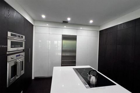 Снять в аренду виллу или дом в Катлер-Бей, Флорида 5 спален, 366.5м2, № 1942413 - фото 15