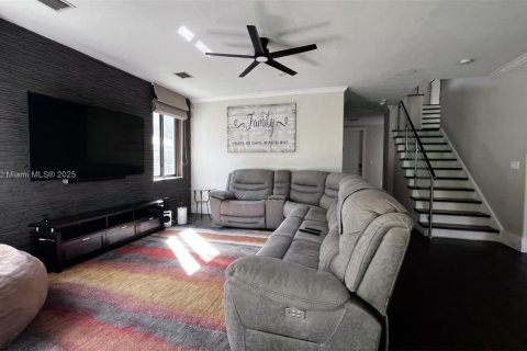 Снять в аренду виллу или дом в Катлер-Бей, Флорида 5 спален, 366.5м2, № 1942413 - фото 9