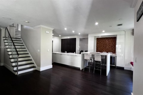 Снять в аренду виллу или дом в Катлер-Бей, Флорида 5 спален, 366.5м2, № 1942413 - фото 11