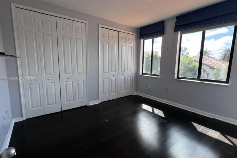 Снять в аренду виллу или дом в Катлер-Бей, Флорида 5 спален, 366.5м2, № 1942413 - фото 28