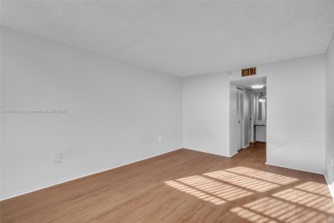 Copropriété à vendre à North Miami, Floride: 1 chambre, 72.28 m2 № 1950480 - photo 18