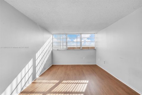 Copropriété à vendre à North Miami, Floride: 1 chambre, 72.28 m2 № 1950480 - photo 16