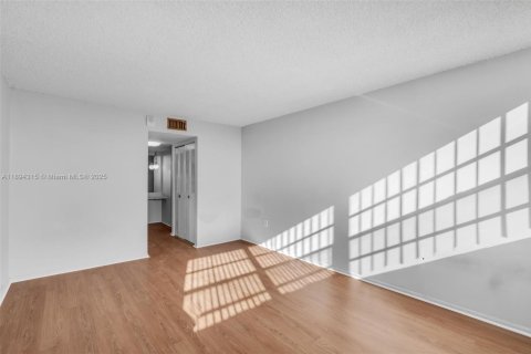 Copropriété à vendre à North Miami, Floride: 1 chambre, 72.28 m2 № 1950480 - photo 17