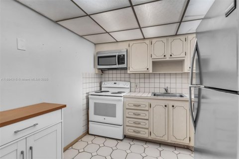 Copropriété à vendre à North Miami, Floride: 1 chambre, 72.28 m2 № 1950480 - photo 12