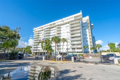 Copropriété à vendre à North Miami, Floride: 1 chambre, 72.28 m2 № 1950480 - photo 2