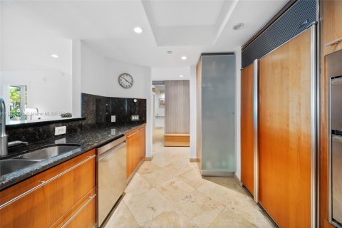 Condominio en venta en Surfside, Florida, 2 dormitorios, 149.94 m2 № 2013482 - foto 11