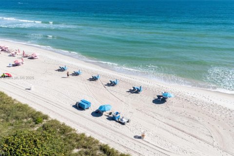 Condominio en venta en Surfside, Florida, 2 dormitorios, 149.94 m2 № 2013482 - foto 7