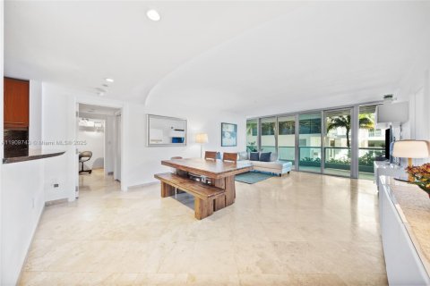 Condominio en venta en Surfside, Florida, 2 dormitorios, 149.94 m2 № 2013482 - foto 13