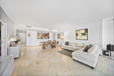 Condominio en venta en Surfside, Florida, 2 dormitorios, 149.94 m2 № 2013482 - foto 15