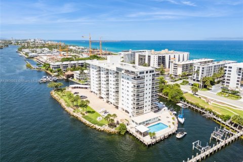Condominio en alquiler en Hillsboro Beach, Florida, 2 dormitorios, 125.42 m2 № 1954907 - foto 3