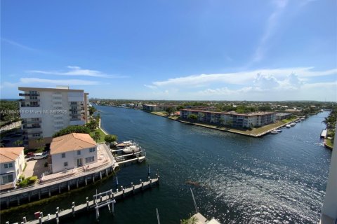 Condominio en alquiler en Hillsboro Beach, Florida, 2 dormitorios, 125.42 m2 № 1954907 - foto 2