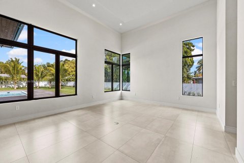 House in Miami, Florida 6 bedrooms, 475.01 sq.m. № 1764854 - photo 18