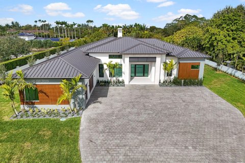 House in Miami, Florida 6 bedrooms, 475.01 sq.m. № 1764854 - photo 2