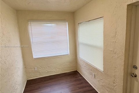 Villa ou maison à louer à West Palm Beach, Floride: 2 chambres, 72.28 m2 № 1946050 - photo 10