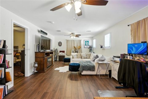 Villa ou maison à louer à West Palm Beach, Floride: 2 chambres, 72.28 m2 № 1946050 - photo 1