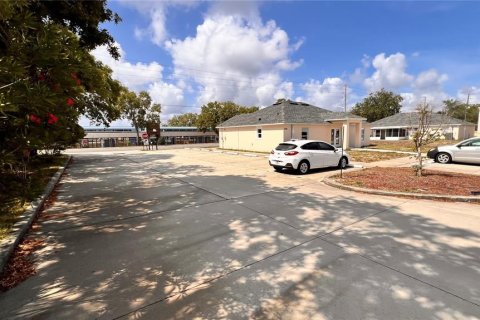 Commercial property in Spring Hill, Florida 382.01 sq.m. № 2103832 - photo 6
