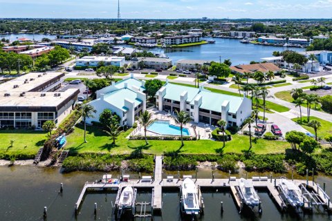 Condo in North Palm Beach, Florida, 2 bedrooms № 2172332 - photo 4