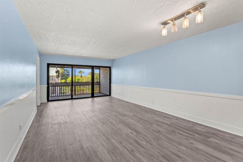 Condo in North Palm Beach, Florida, 2 bedrooms № 2172332 - photo 18