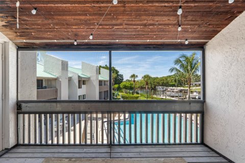 Condo in North Palm Beach, Florida, 2 bedrooms № 2172332 - photo 11