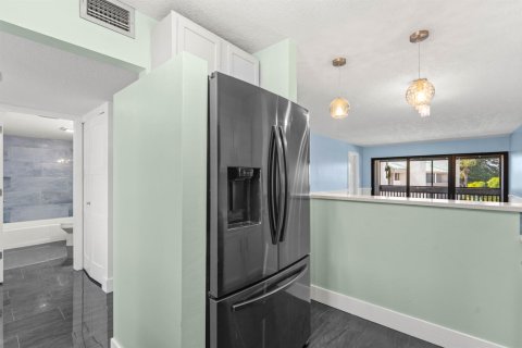 Condo in North Palm Beach, Florida, 2 bedrooms № 2172332 - photo 15