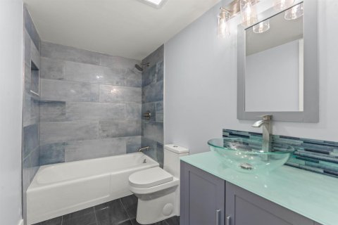 Condo in North Palm Beach, Florida, 2 bedrooms № 2172332 - photo 28