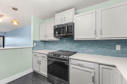 Condo in North Palm Beach, Florida, 2 bedrooms № 2172332 - photo 14