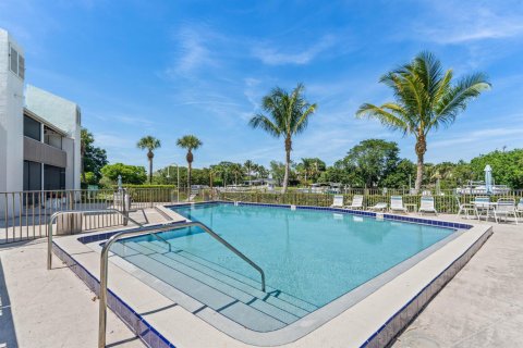 Condo in North Palm Beach, Florida, 2 bedrooms № 2172332 - photo 6