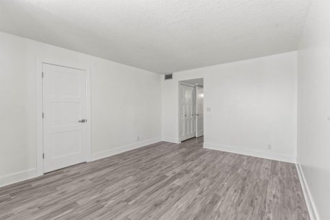 Condo in North Palm Beach, Florida, 2 bedrooms № 2172332 - photo 27