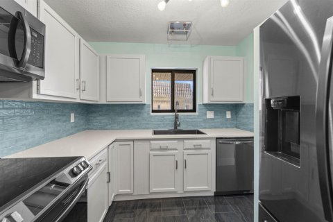 Condo in North Palm Beach, Florida, 2 bedrooms № 2172332 - photo 16