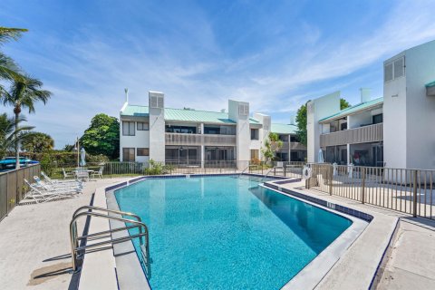 Condo in North Palm Beach, Florida, 2 bedrooms № 2172332 - photo 5