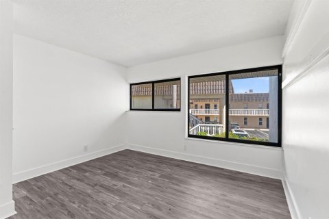 Condo in North Palm Beach, Florida, 2 bedrooms № 2172332 - photo 29