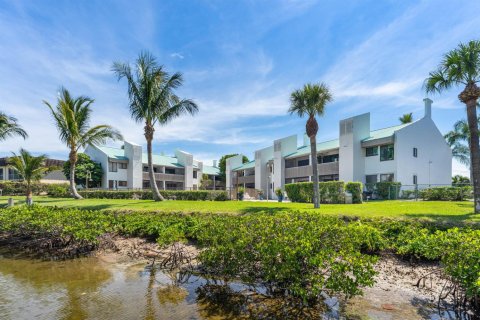 Condo in North Palm Beach, Florida, 2 bedrooms № 2172332 - photo 8