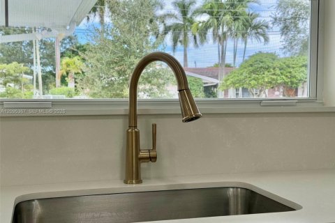 Villa ou maison à louer à Miami, Floride: 4 chambres, 160.54 m2 № 2387298 - photo 8