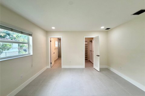 Villa ou maison à louer à Miami, Floride: 4 chambres, 160.54 m2 № 2387298 - photo 11
